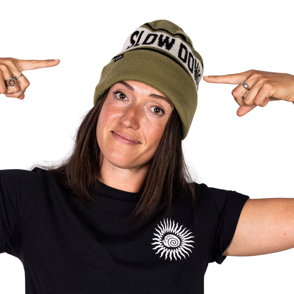 SLOW DOWN BEANIE - OLIVE